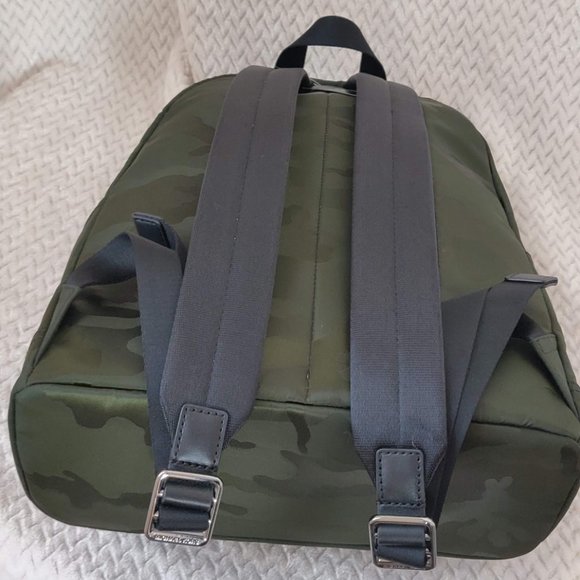 Michael Kors Kent Cyprus Camo neon Blue Backpack - Picture 4 of 7